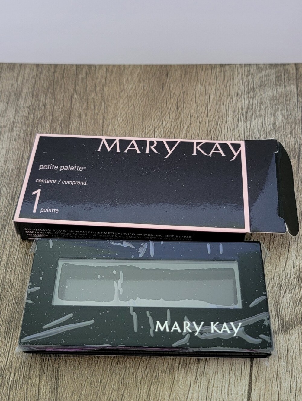 Mary Kay Petite Eyeshadow Palette - Black and Pink Trim